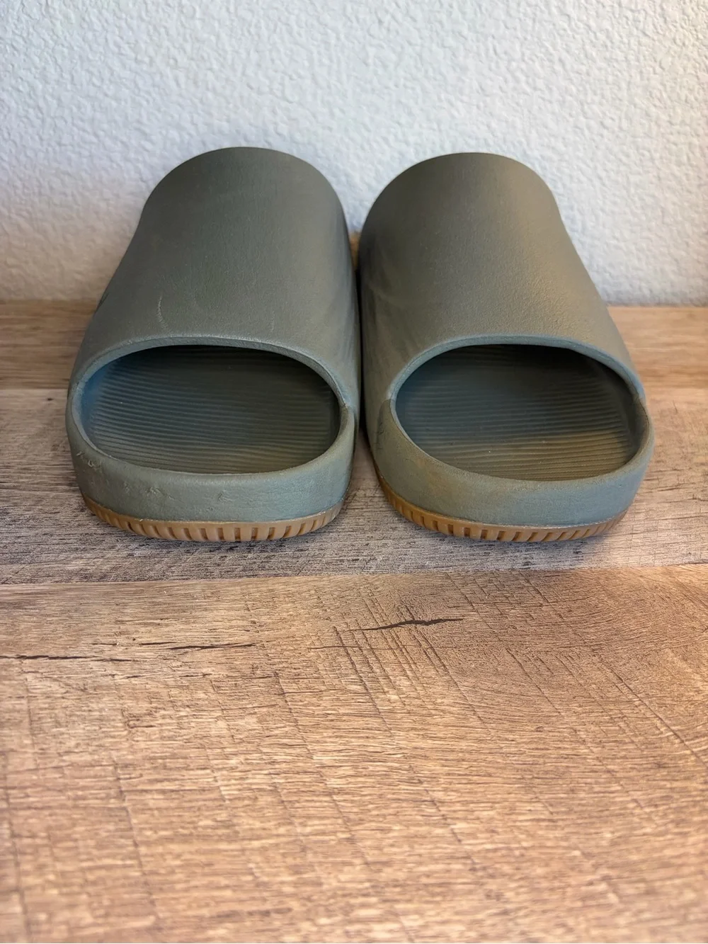 Nike Men's Calm Olive Green Slide Sandal Men 8/Womens 9